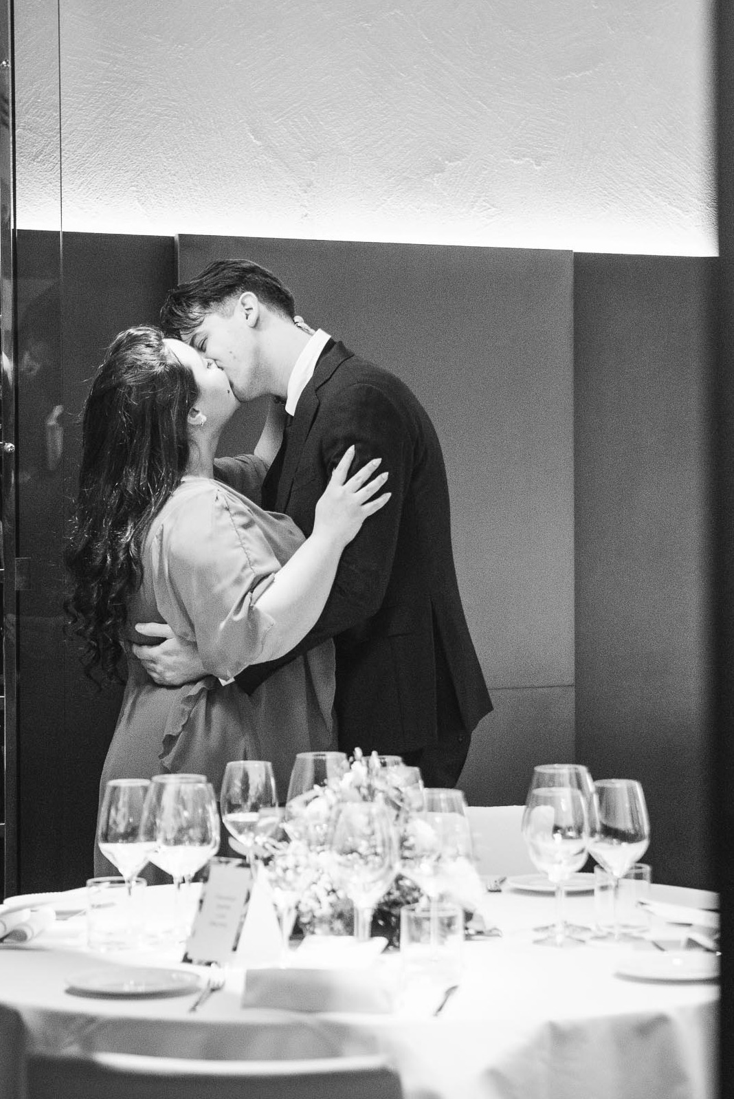 Dani and Fede kissing